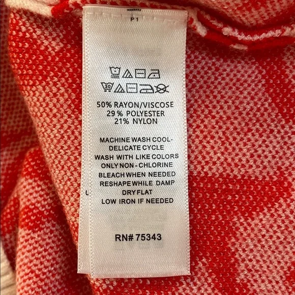 Tahari - Red and White Print Sweater size S - Picture 4 of 4